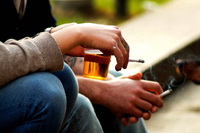 Οι επικίνδυνες σχέσεις μεταξύ καπνίσματος και απώλειας ακοής