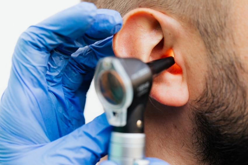 Ποια είναι τα πρώτα συμπτώματα της απώλειας ακοής;
