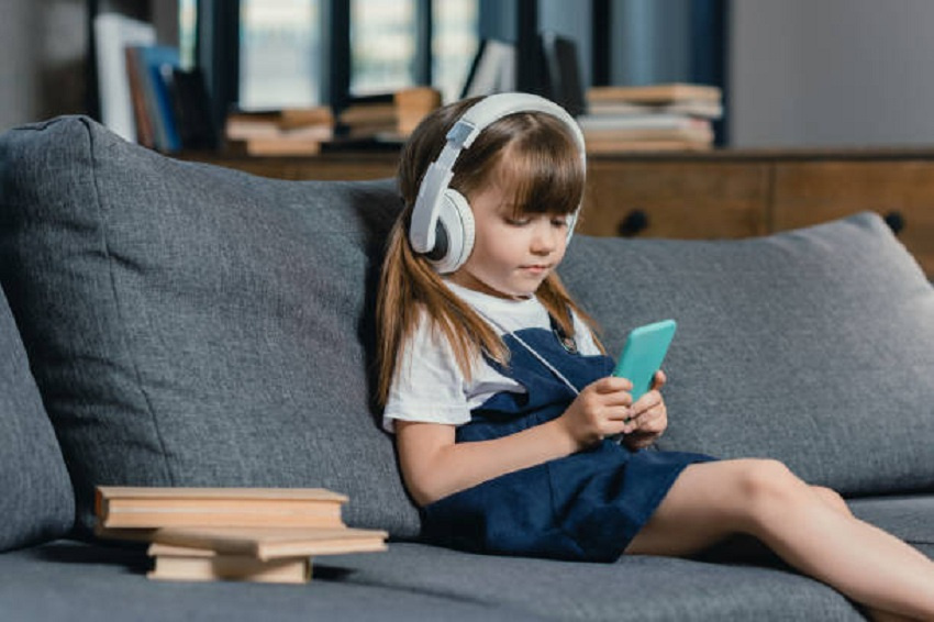 Μήπως τα ακουστικά κάνουν κακό στο παιδί;