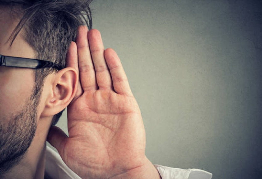 Πέντε σημάδια ότι κάτι δεν πάει καλά με τα αυτιά σας